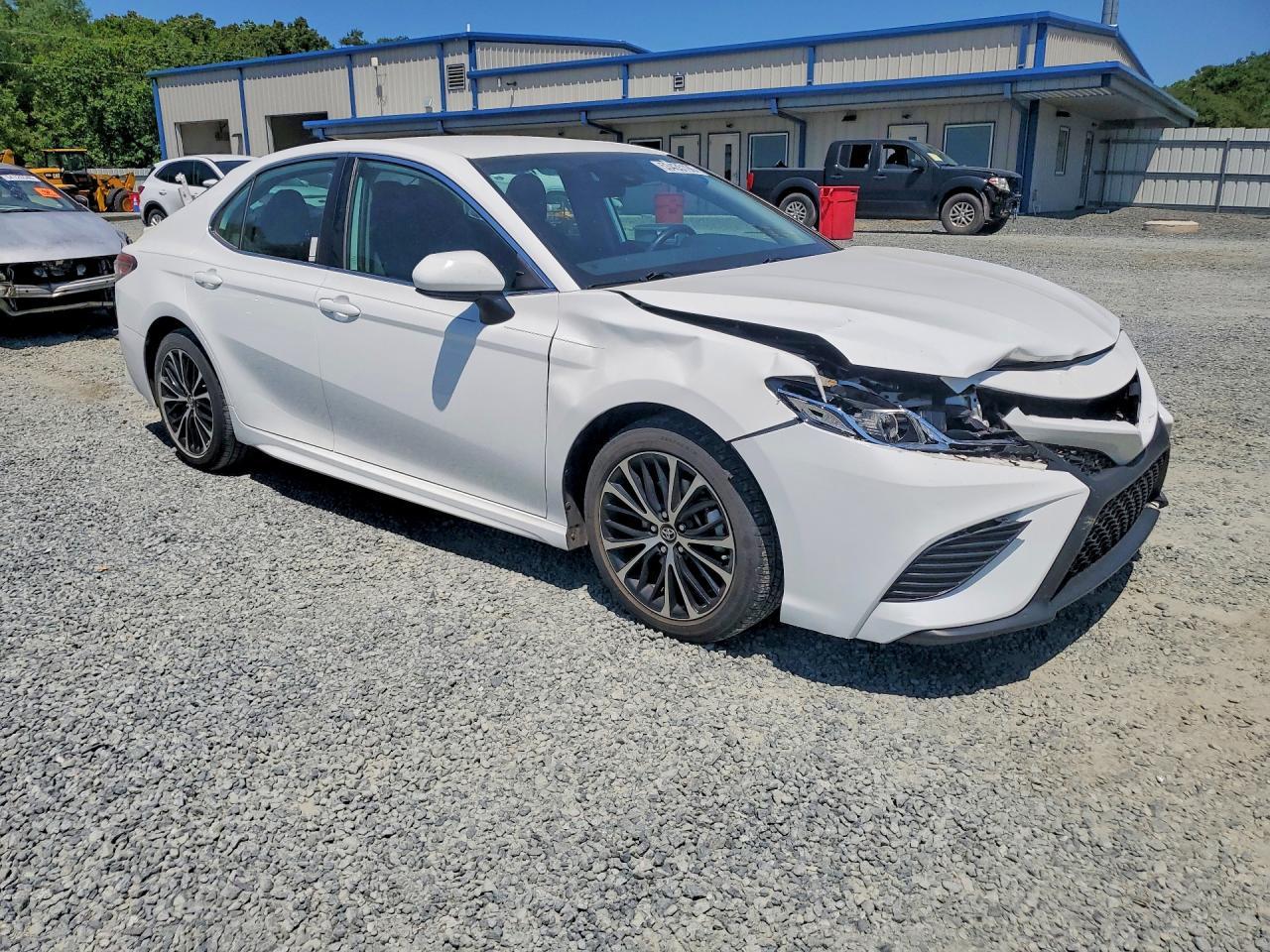 2019 Toyota Camry Se - Фото 4