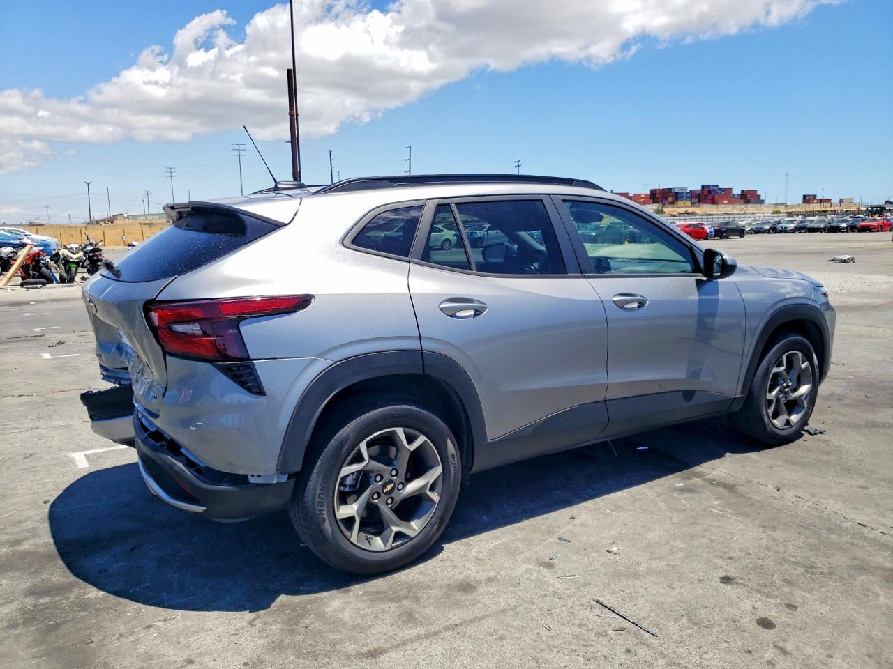 2025 Chevrolet Trax 1Lt - Image 3