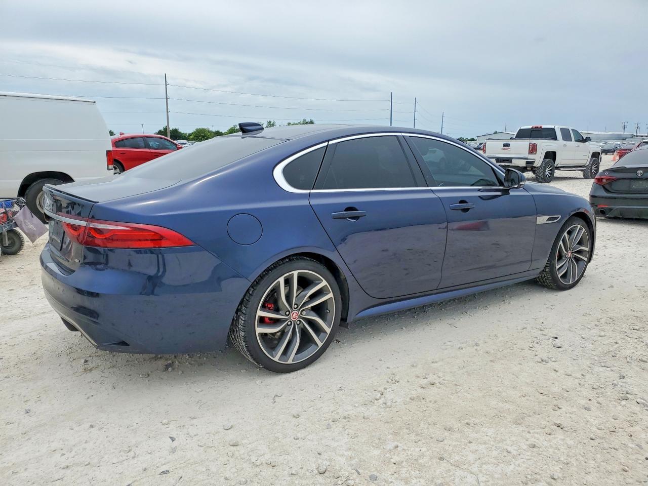 2022 Jaguar Xf R-Dynamic Se - Фото 3