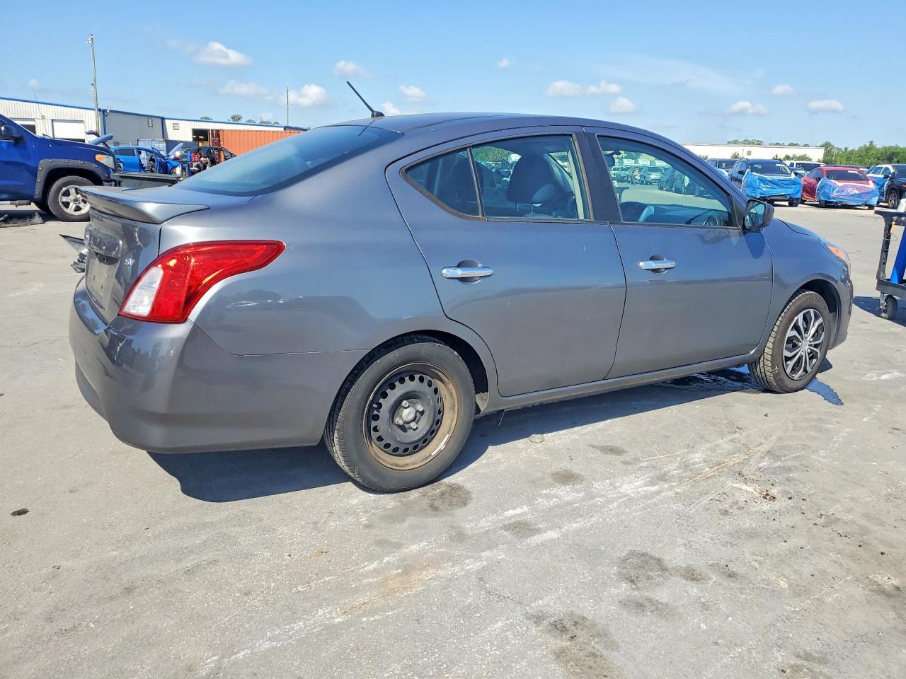2019 Nissan Versa Sv - Фото 3