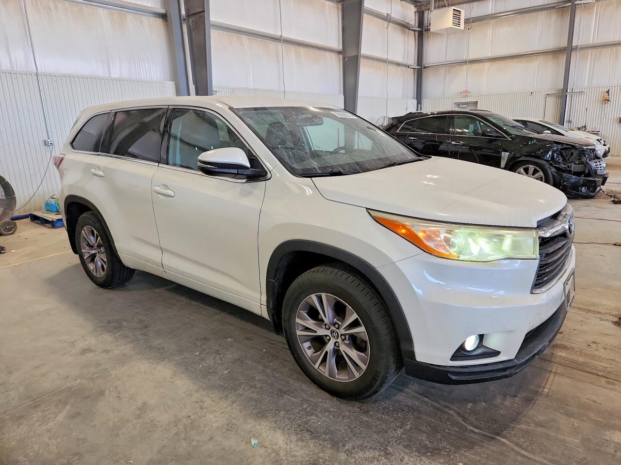 2016 Toyota Highlander Le Plus - Фото 4