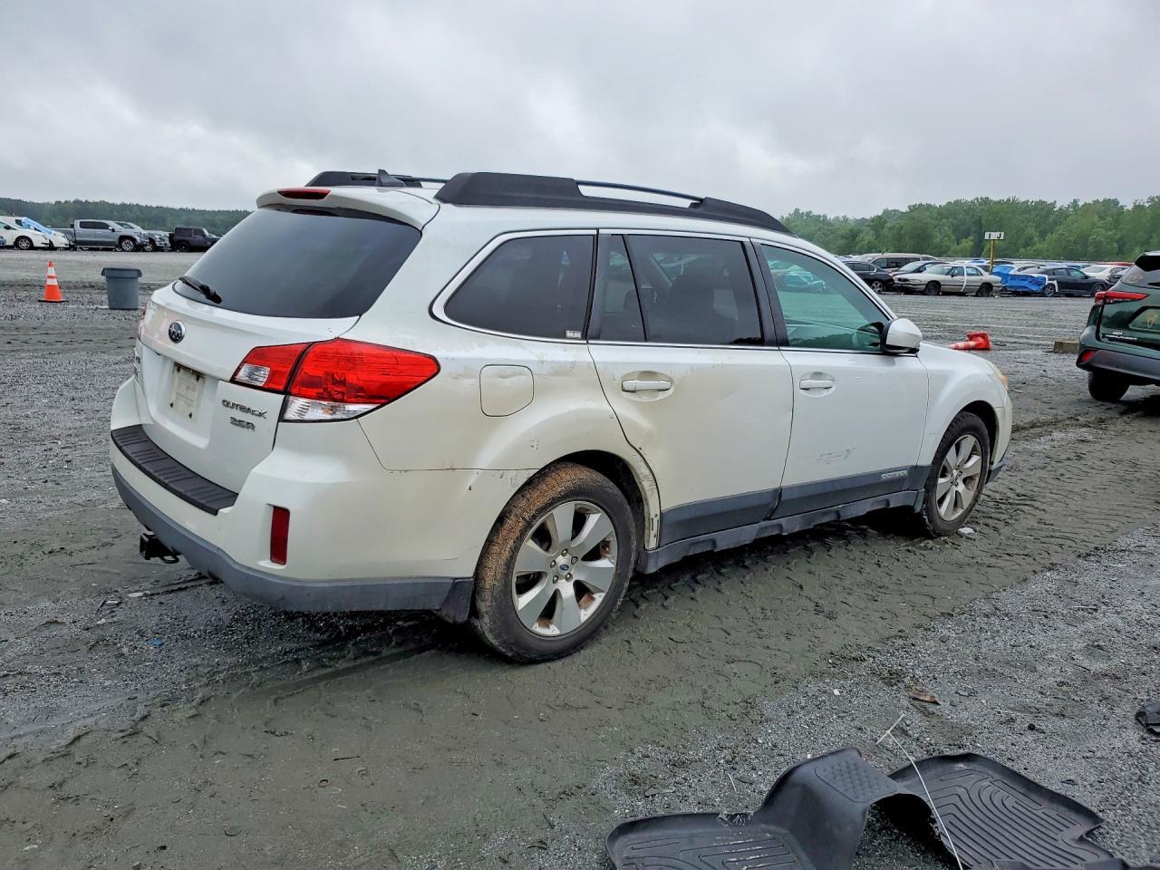 2026 Subaru Outback 3.6R Limited - Image 3