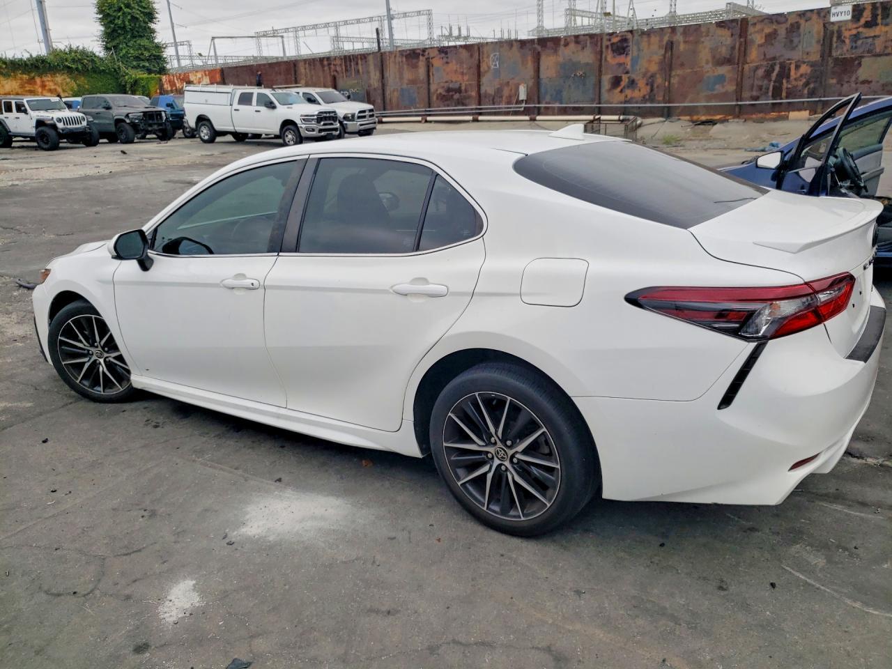 2021 Toyota Camry Se - Image 2