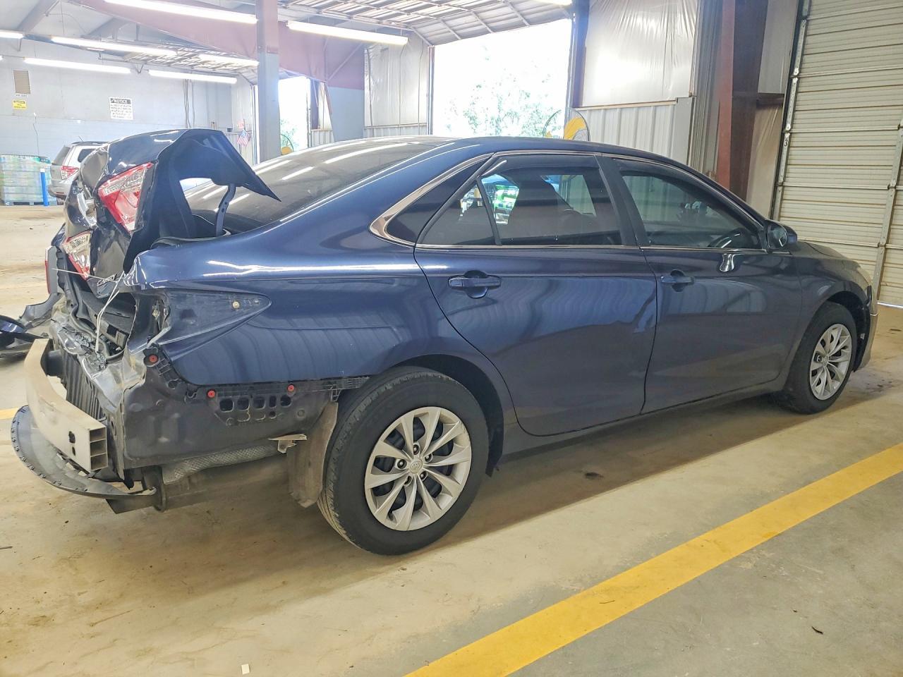 2015 Toyota Camry Le - Фото 3