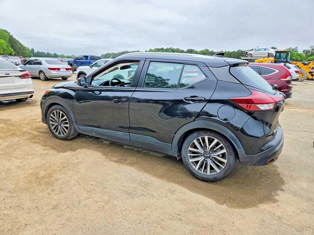 2022 Nissan Kicks Sv - Image 2