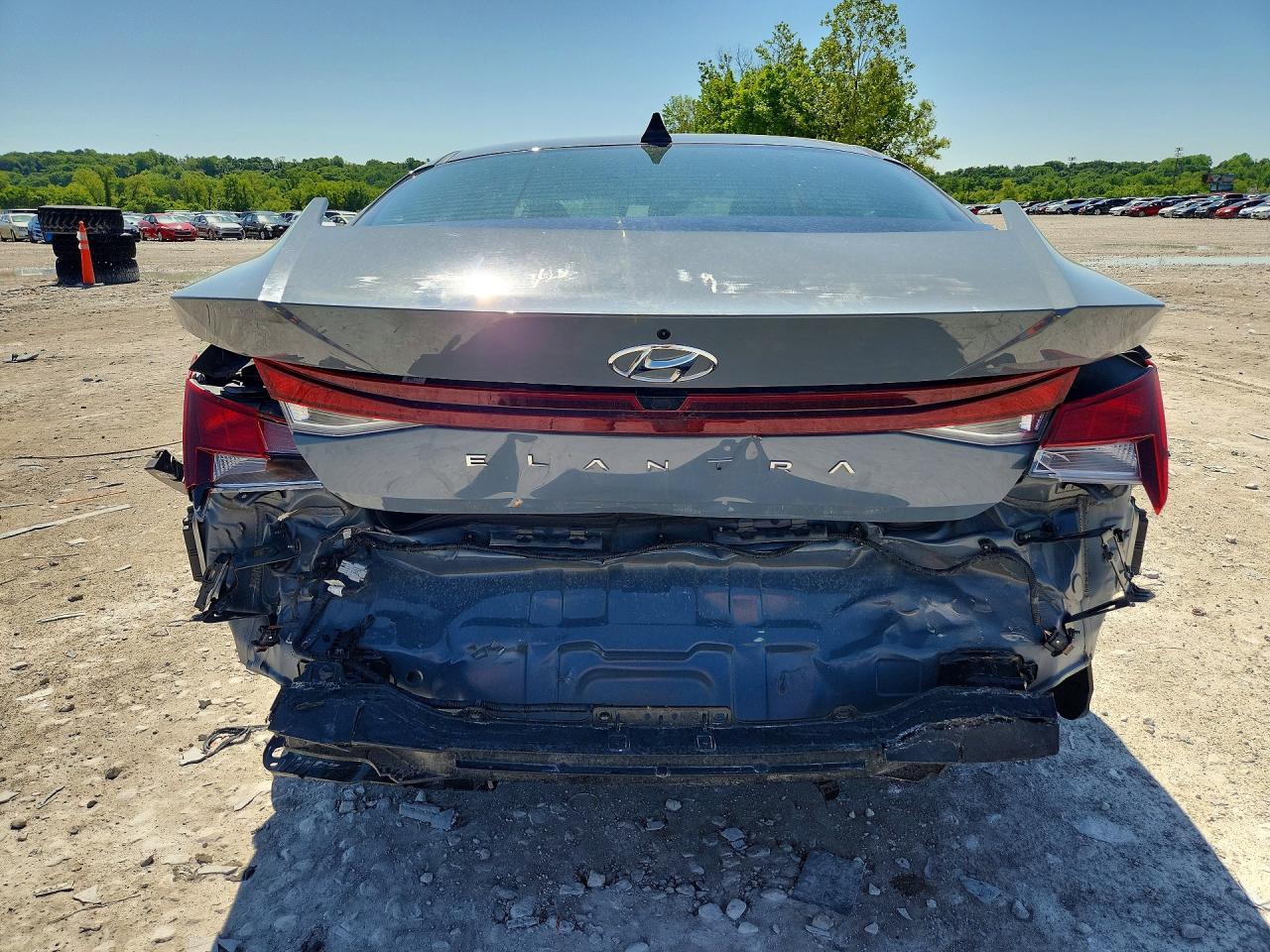 2023 Hyundai Elantra - Фото 6