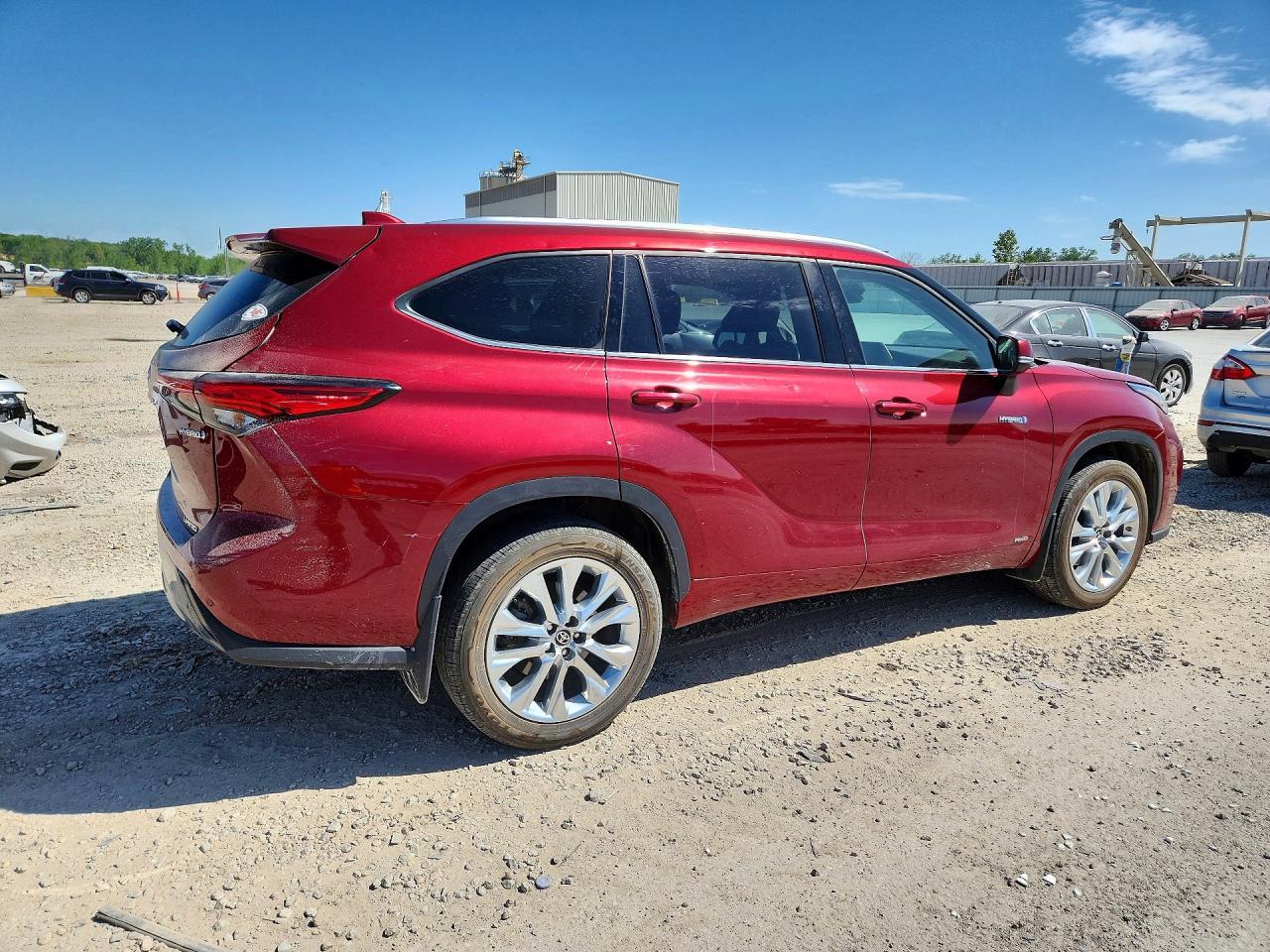 2021 Toyota Highlander Hybrid Limited - Image 3