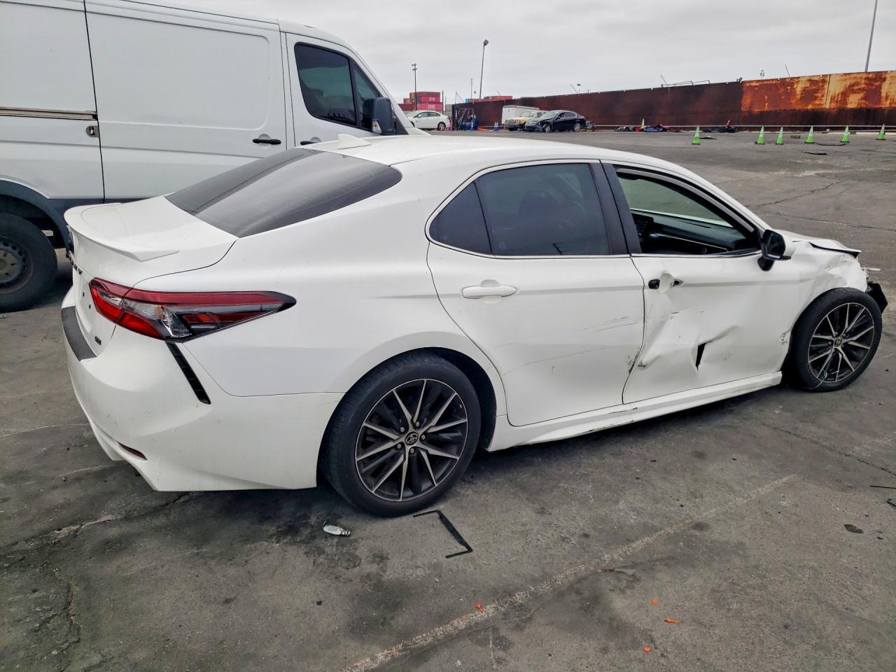 2021 Toyota Camry Se - Image 3