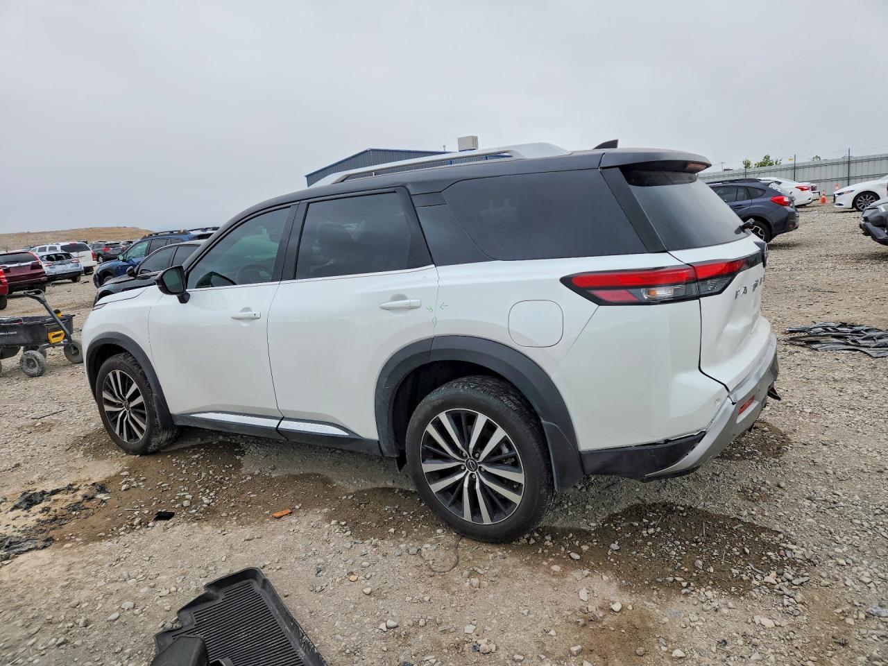 2025 Nissan Pathfinder Platinum - Фото 2