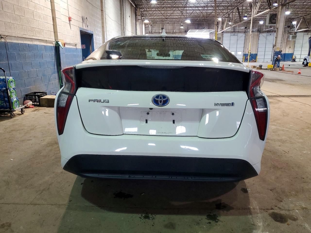 2016 Toyota Prius Two - Фото 6