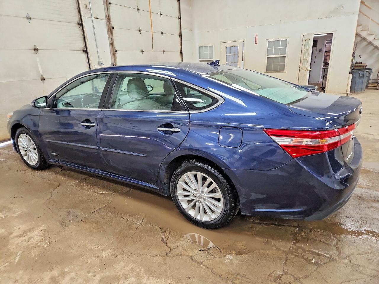 2015 Toyota Avalon Hybrid Limited - Фото 2