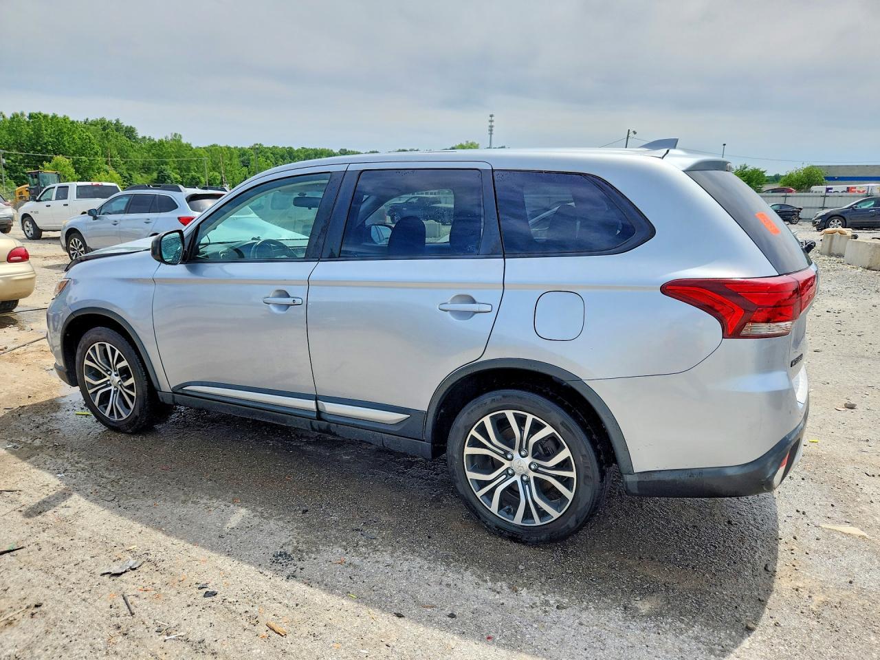 2017 Mitsubishi Outlander Es - Фото 2