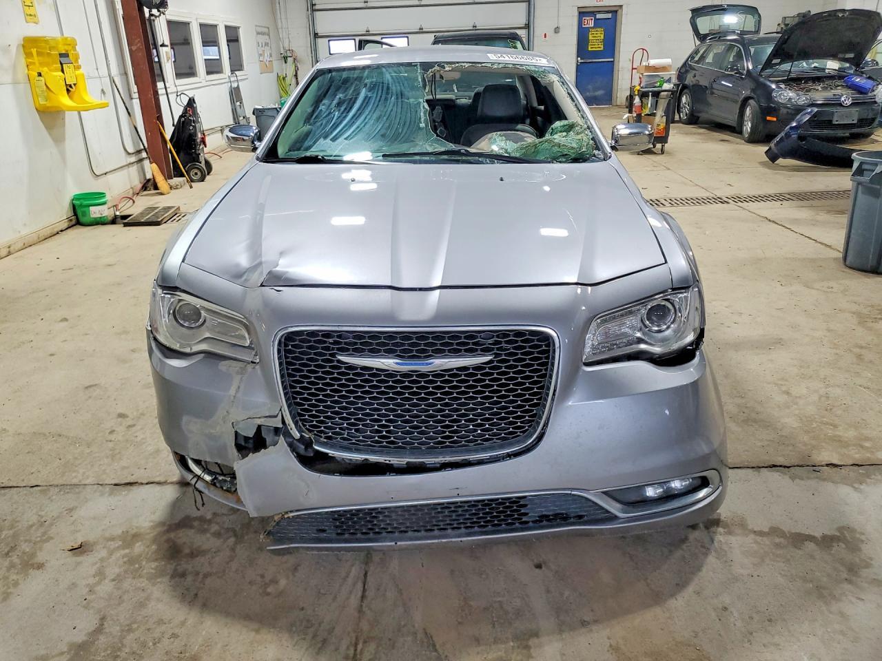 2018 Chrysler 300 Limited - Фото 5