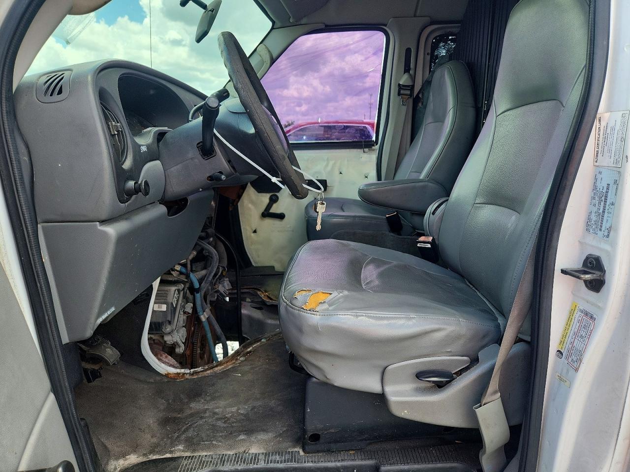2005 Ford E-250 - Фото 7