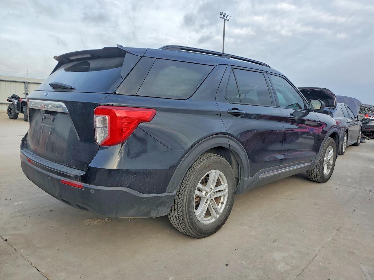2022 Ford Explorer Xlt - Фото 3