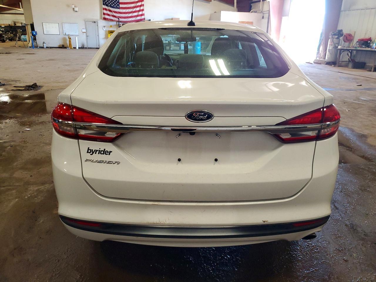 2017 Ford Fusion S - Фото 6