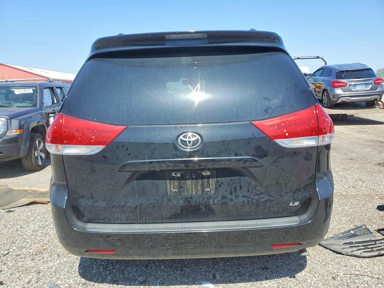 2013 Toyota Sienna Le - Image 6