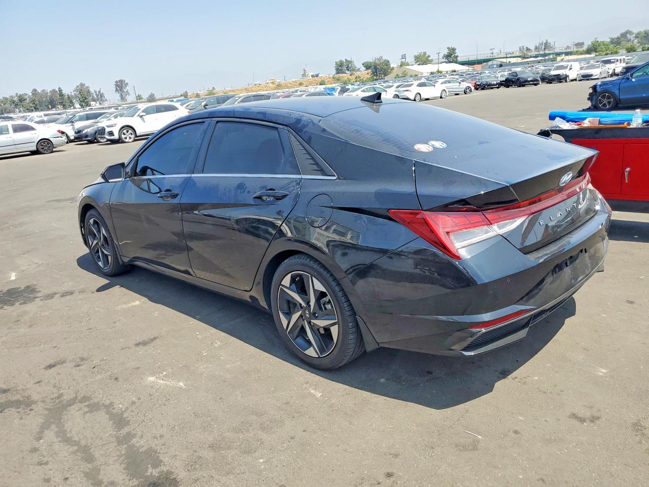 2023 Hyundai Elantra Limited - Фото 2