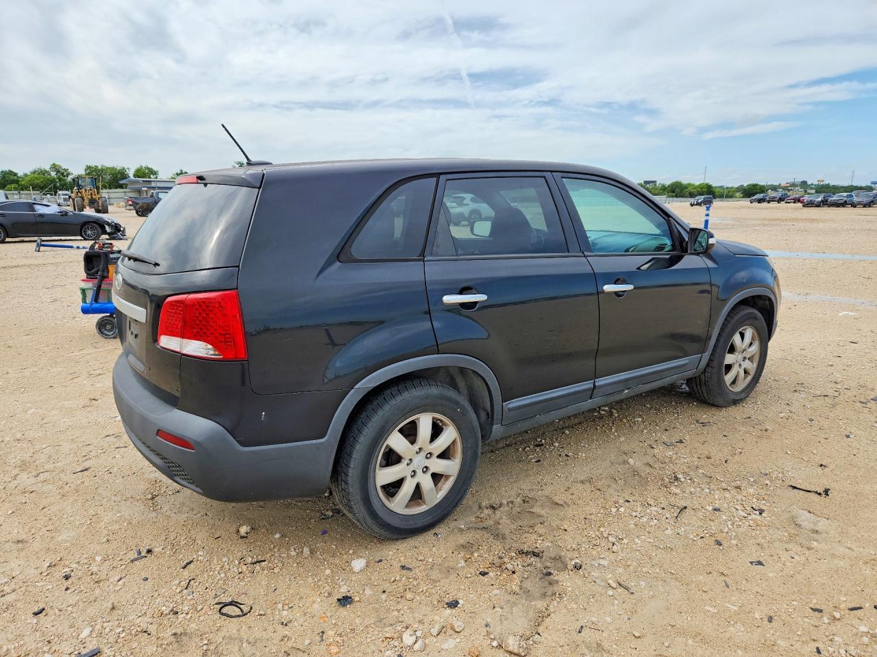 2011 Kia Sorento Lx - Image 3