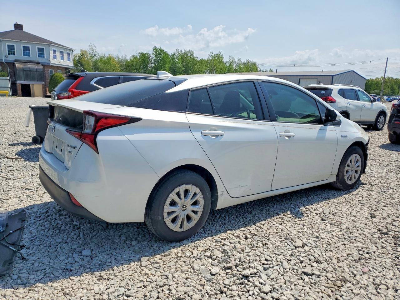 2021 Toyota Prius L Eco - Image 3