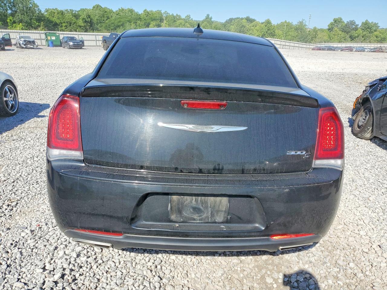 2019 Chrysler 300 S - Image 6