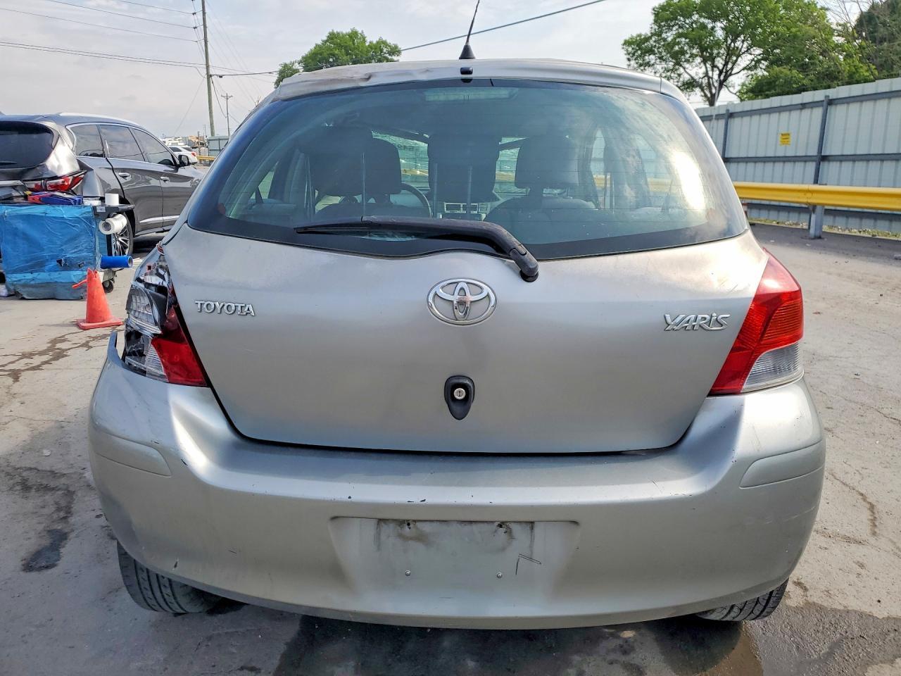 2010 Toyota Yaris Base - Фото 6