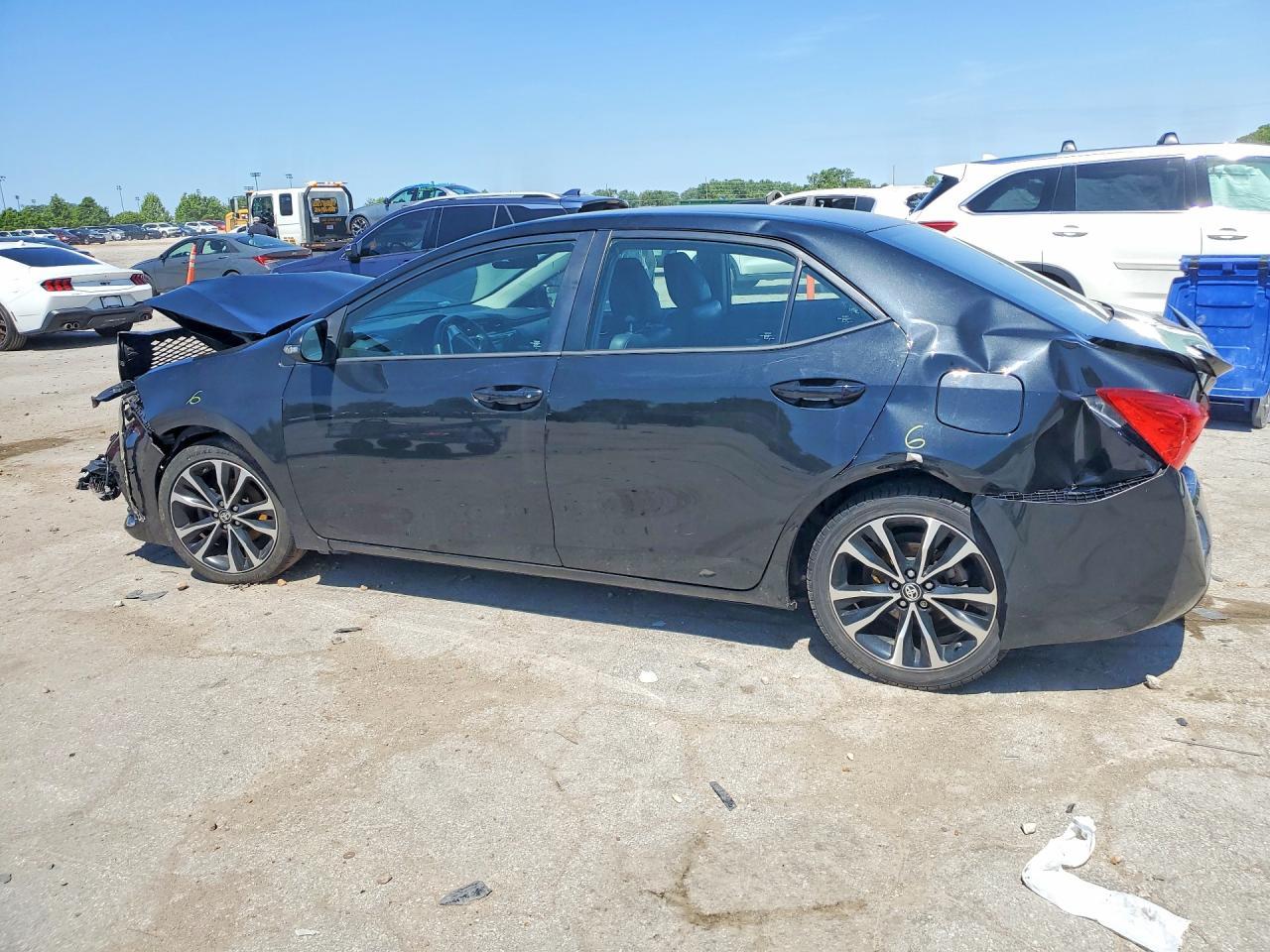 2017 Toyota Corolla Se - Фото 2