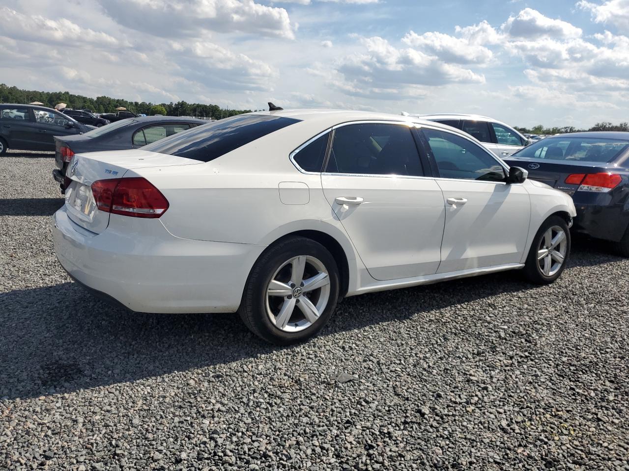 2015 Volkswagen Passat Se - Image 3