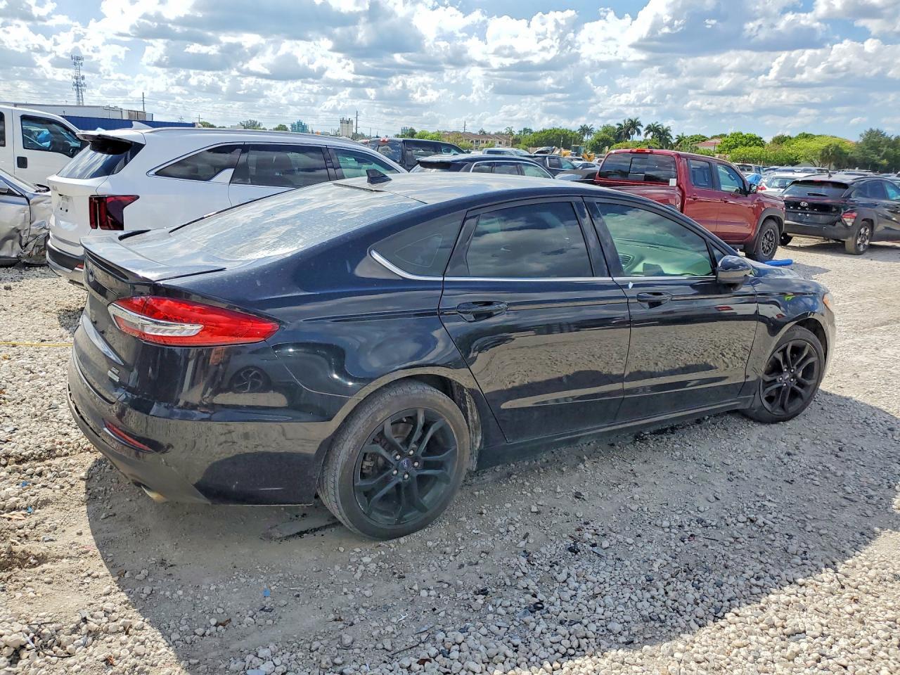2020 Ford Fusion Se - Фото 3
