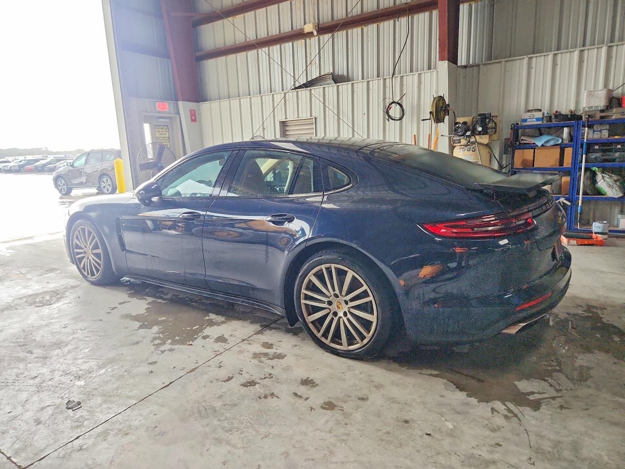 2018 Porsche Panamera 4 - Фото 2