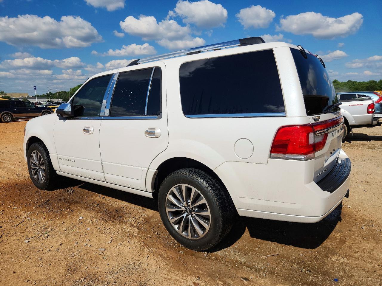 2015 Lincoln Navigator - Image 2