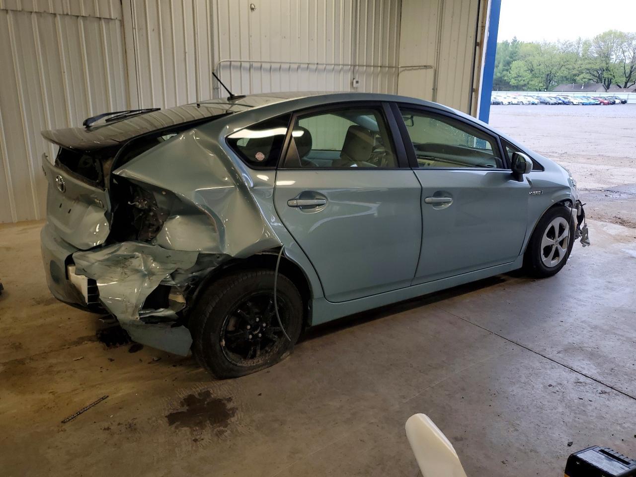 2014 Toyota Prius Three - Image 3