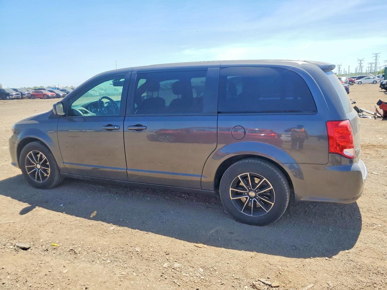2019 Dodge Grand Caravan Gt - Image 2