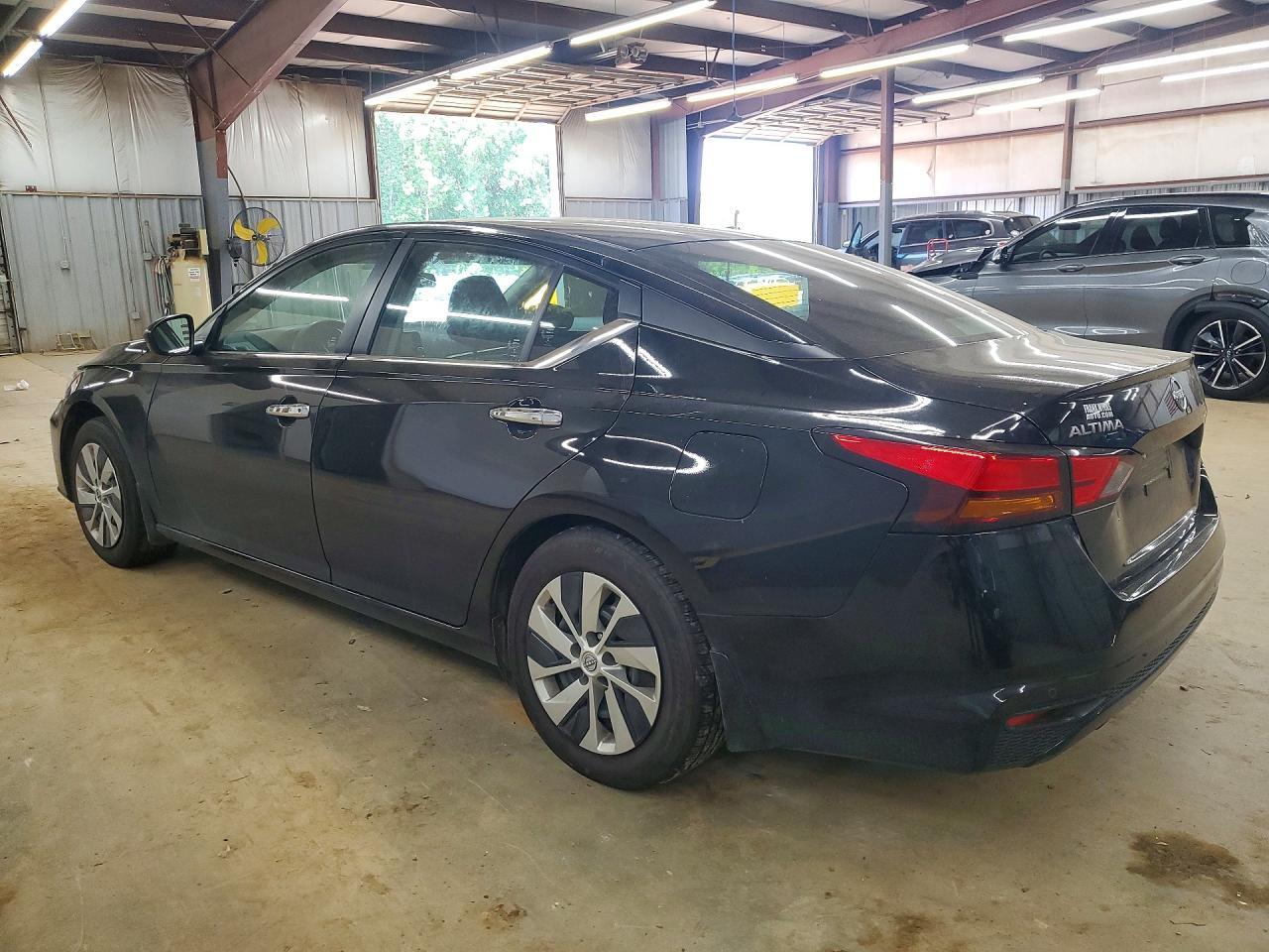 2024 Nissan Altima S - Фото 2