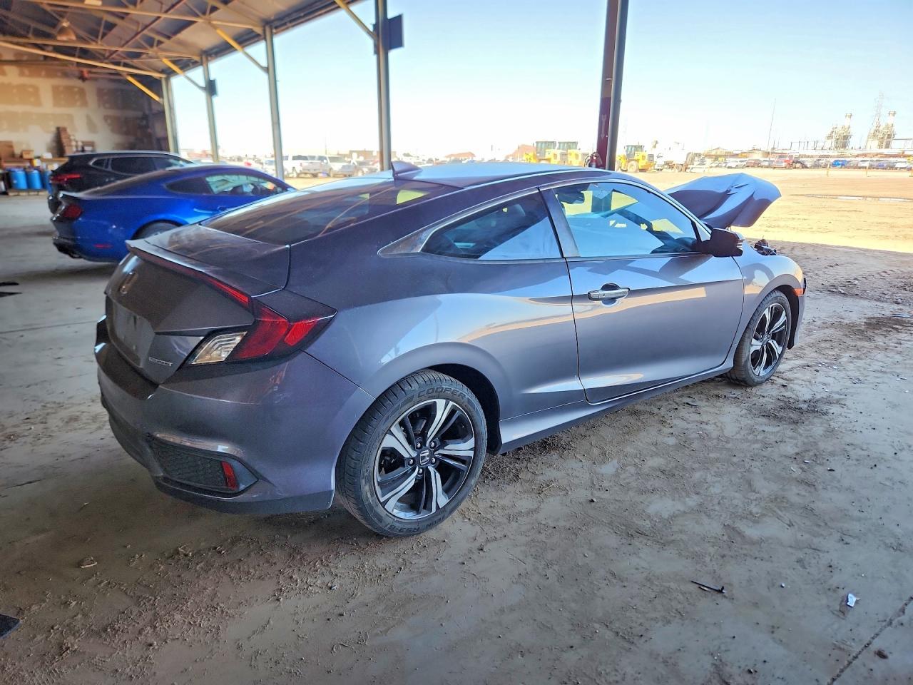 2016 Honda Civic Touring - Image 3
