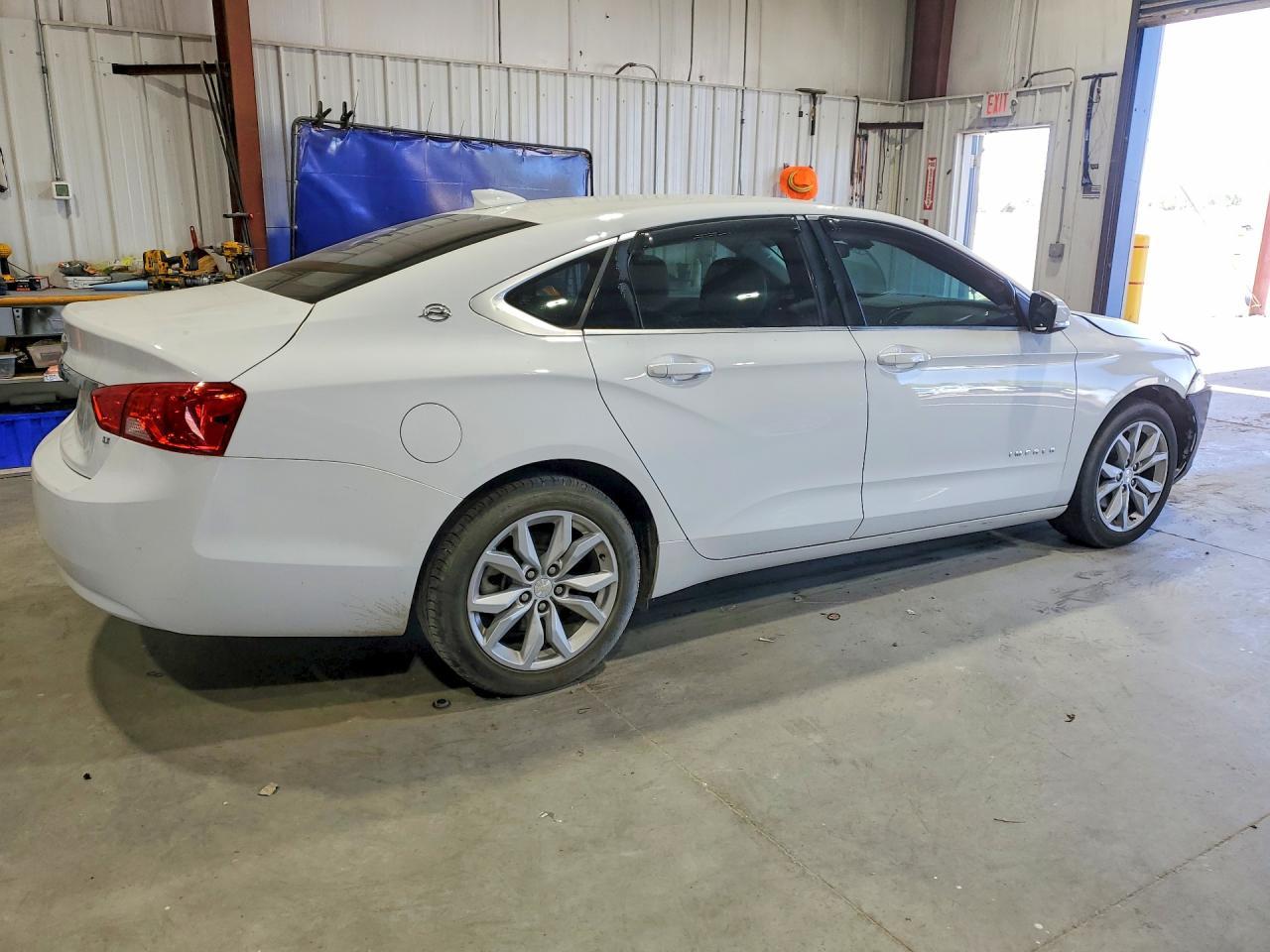 2017 Chevrolet Impala Lt - Image 3