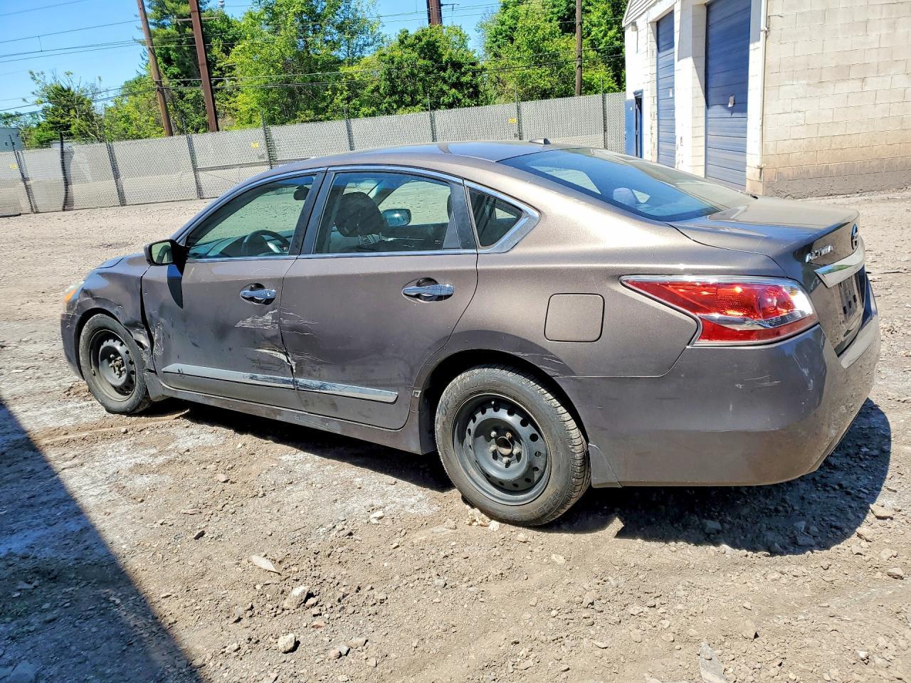 2015 Nissan Altima 2.5 S - Фото 2