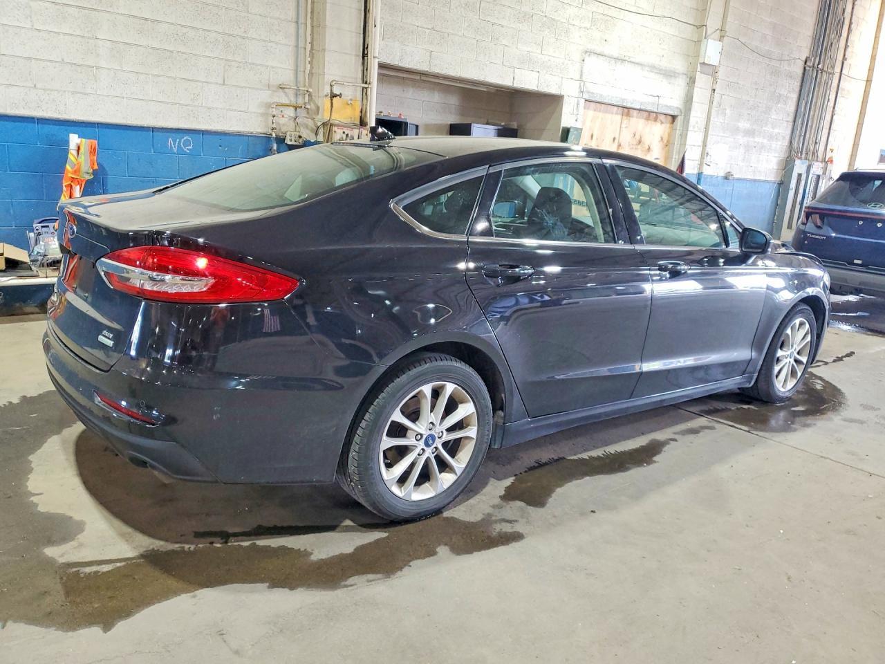 2020 Ford Fusion Se - Фото 3