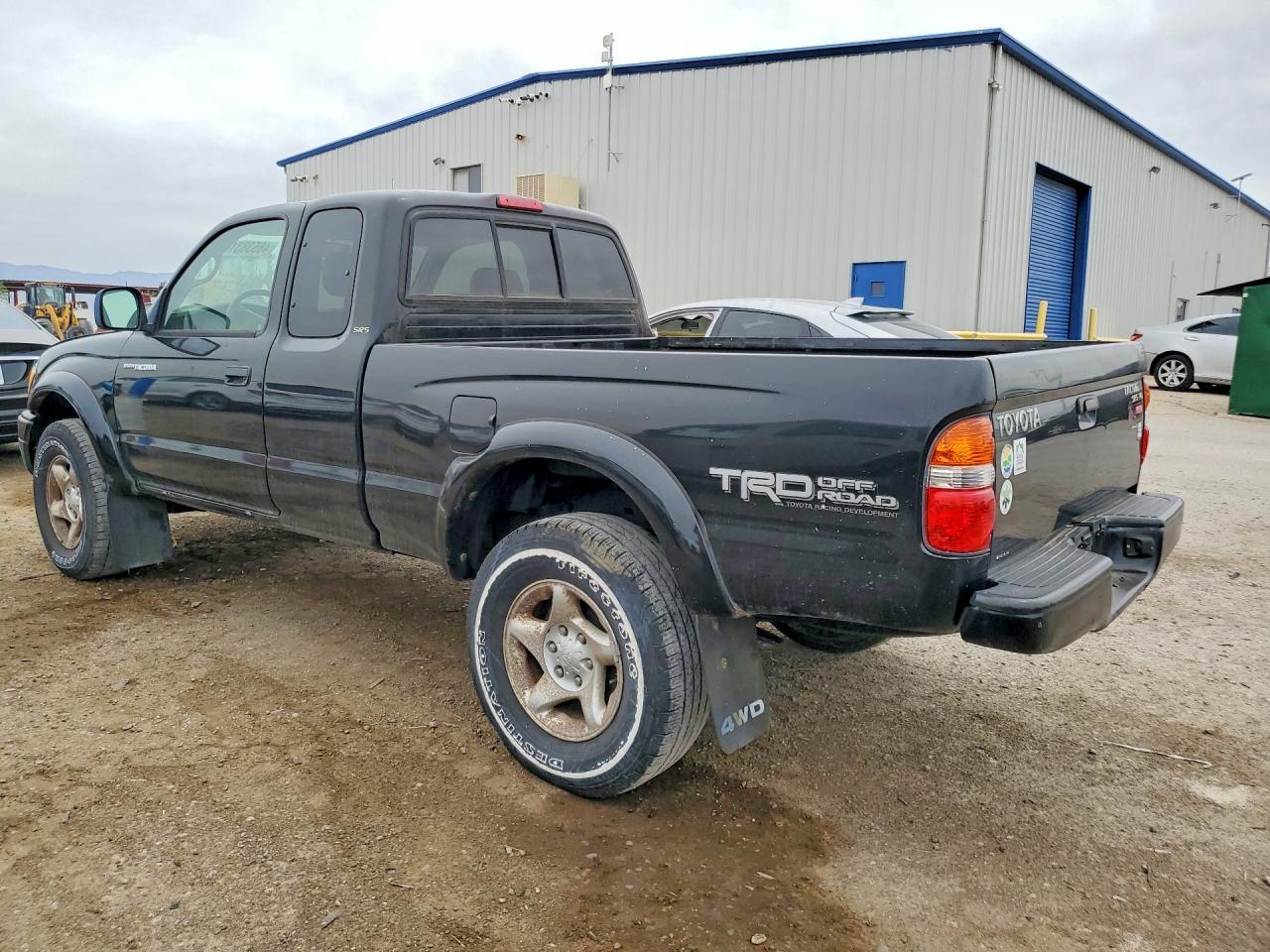 2004 Toyota Tacoma Xtracab - Image 2