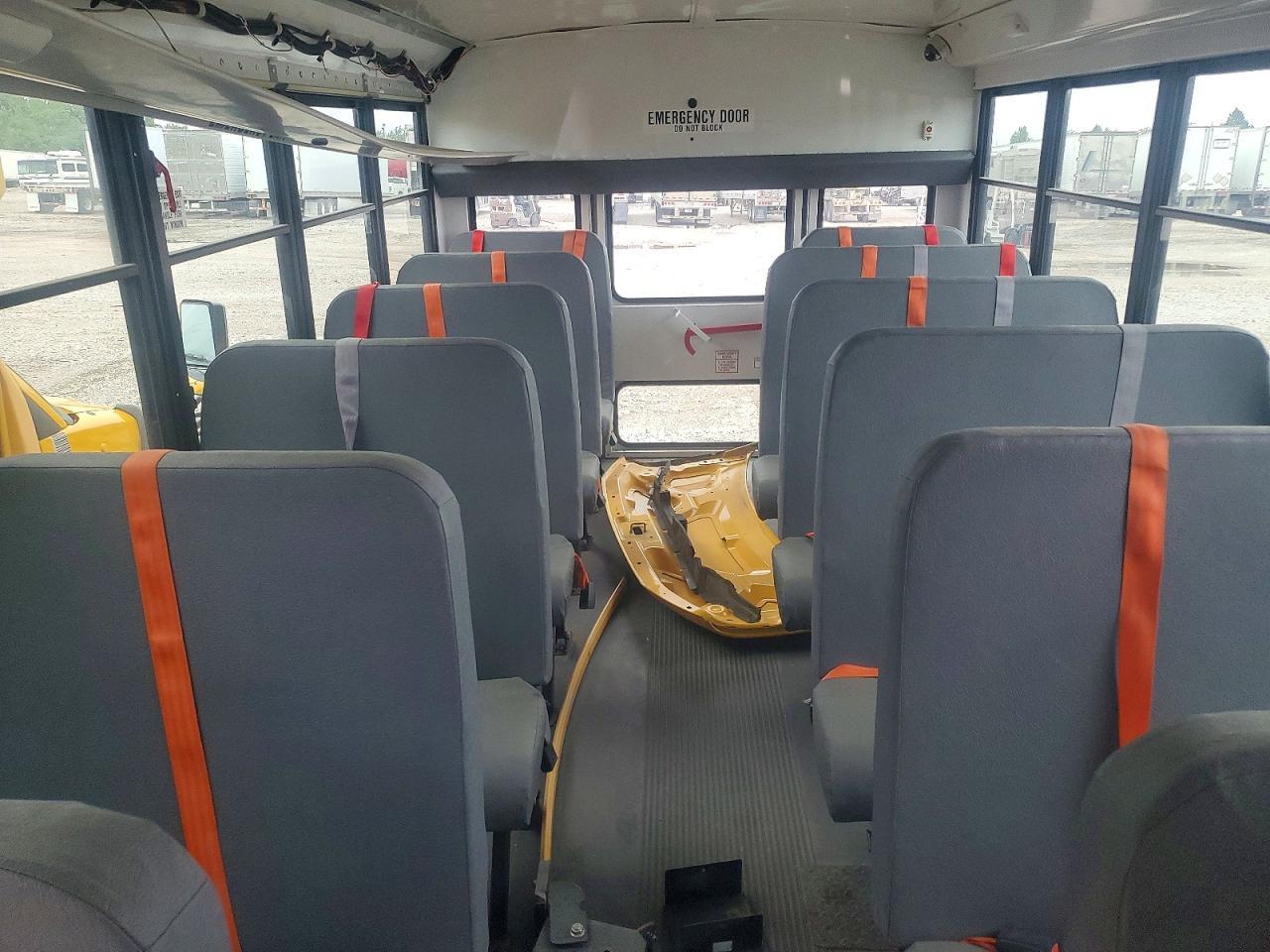 2012 Chevrolet Express School Bus - Фото 6