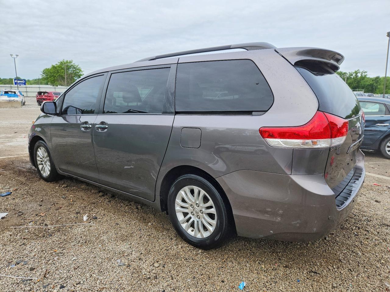 2014 Toyota Sienna Xle 8-Passenger - Фото 2