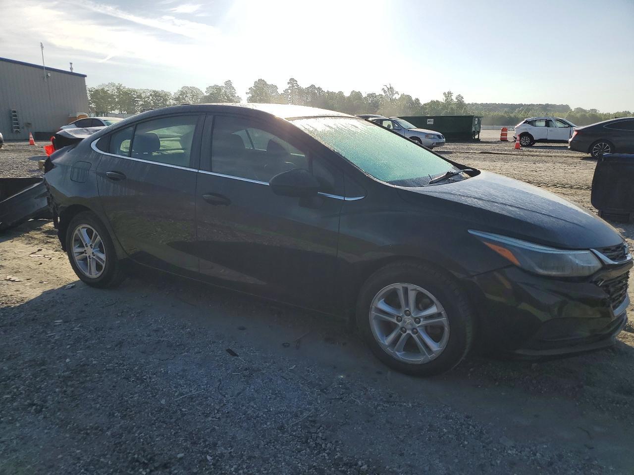 2018 Chevrolet Cruze Lt - Image 4