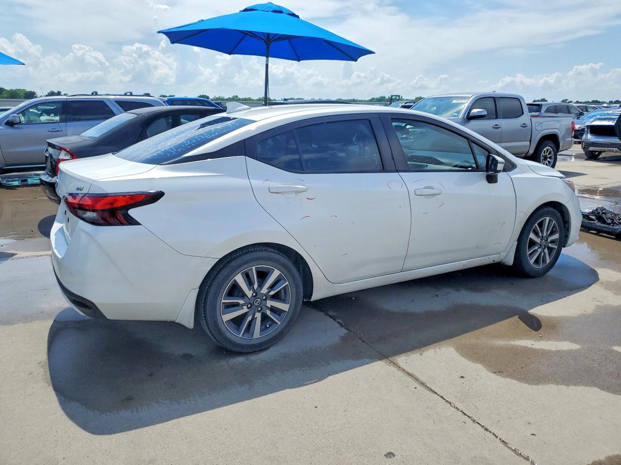 2020 Nissan Versa Sv - Image 3