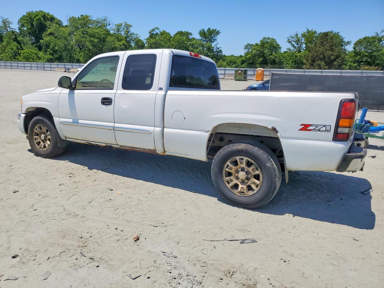 2007 GMC New Sierra K1500 Classic - Image 2