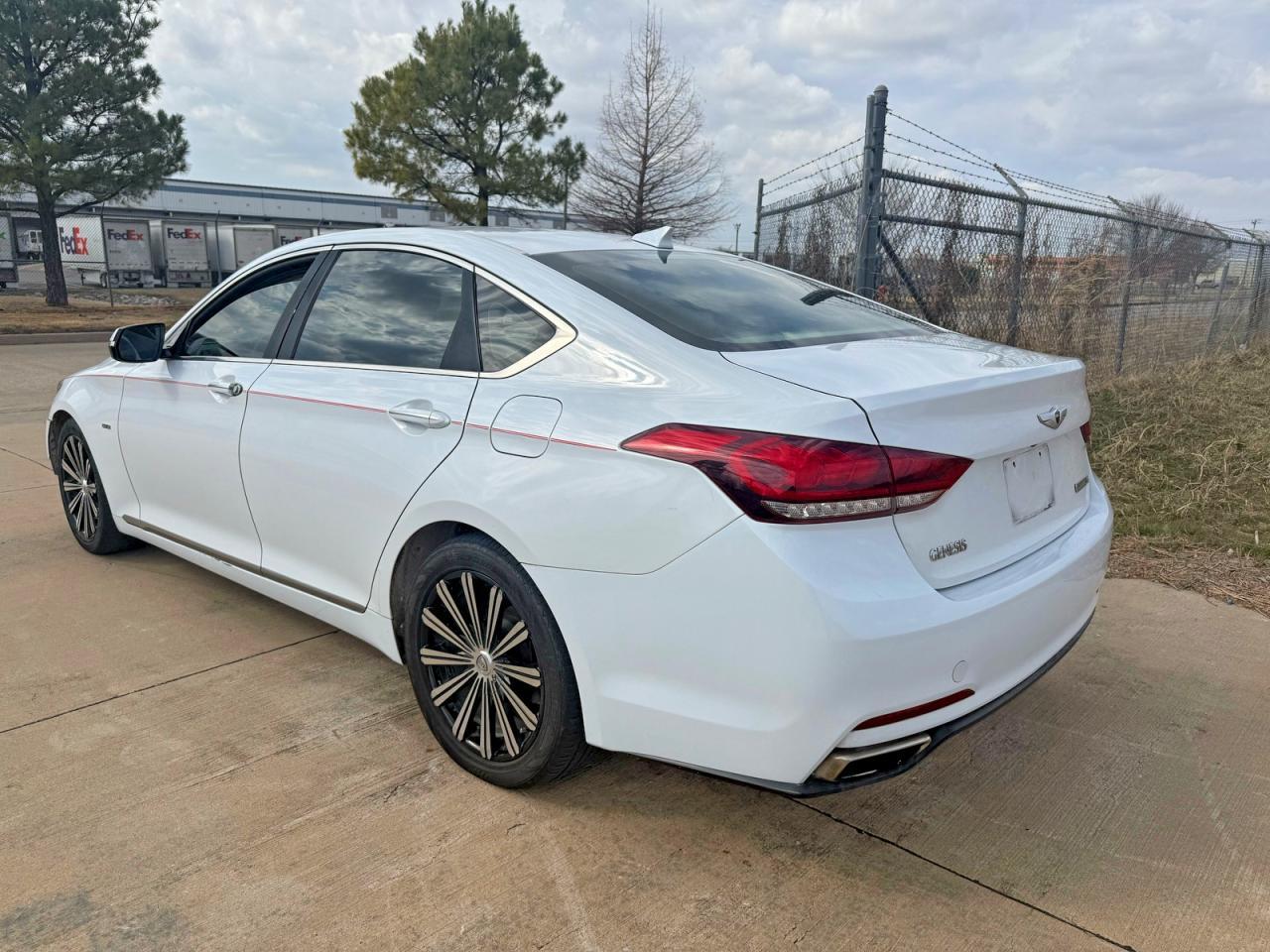 2015 Hyundai Genesis 3.8L - Фото 3