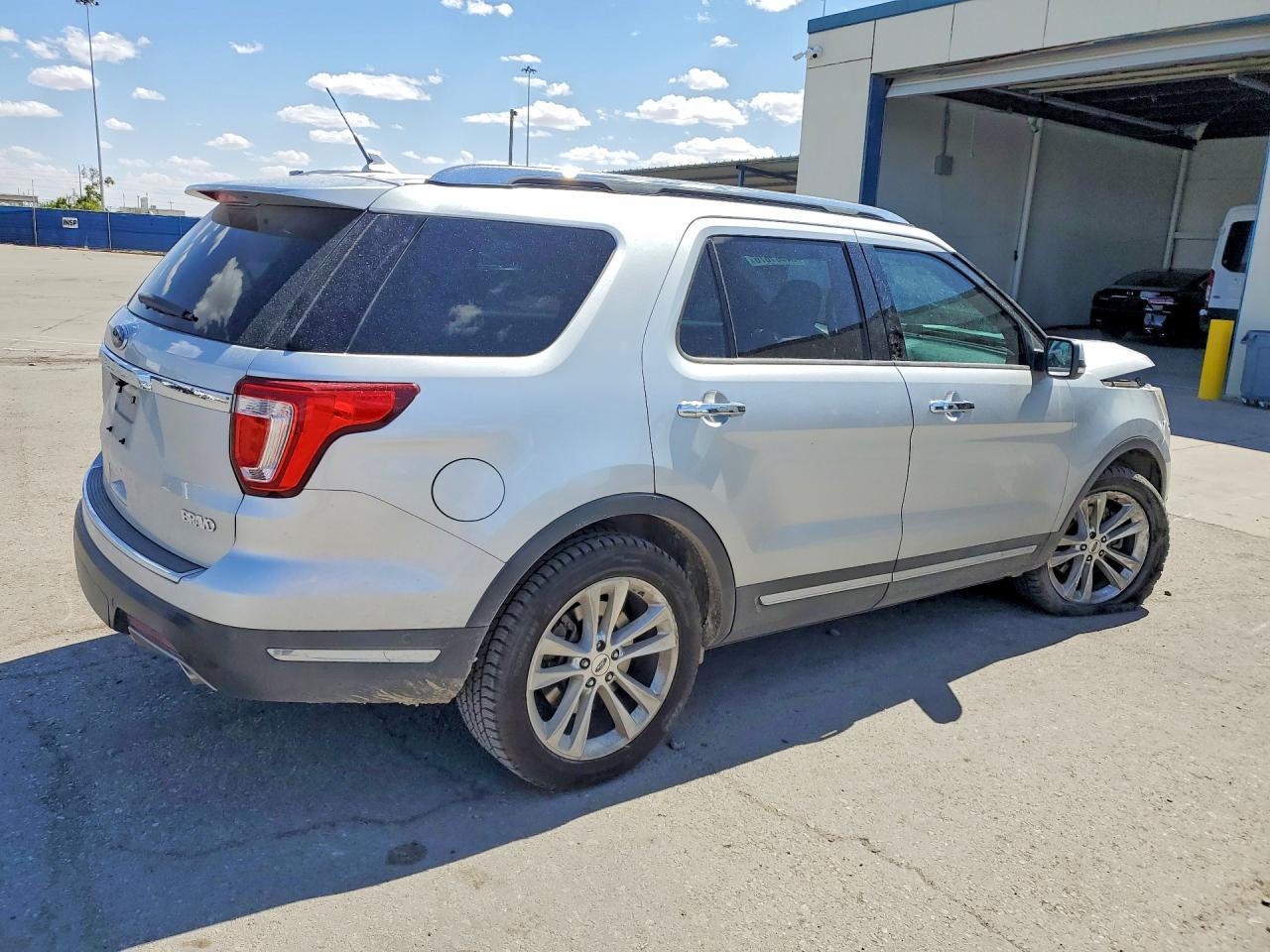 2019 Ford Explorer Limited - Image 3