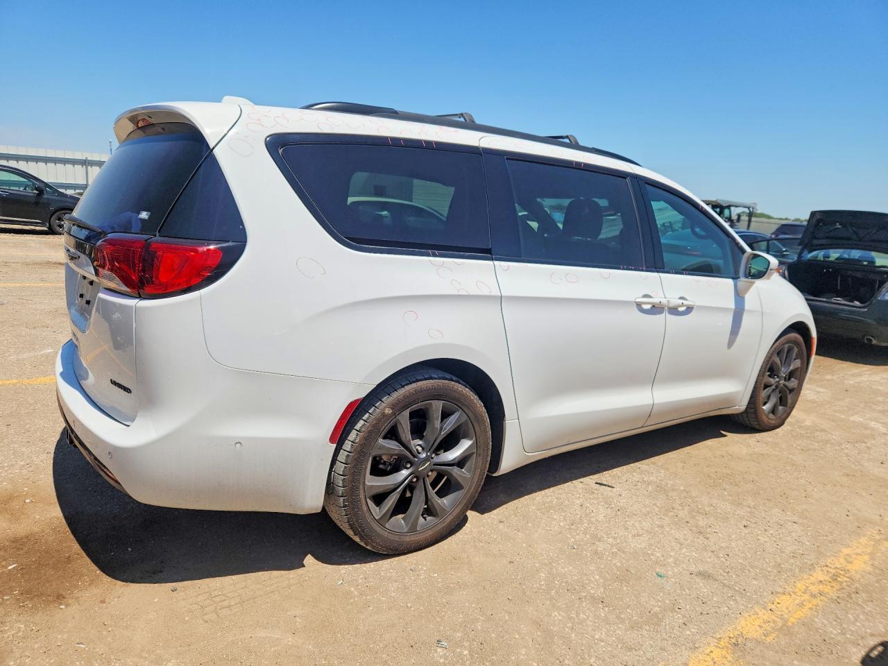 2019 Chrysler Pacifica Limited - Фото 3