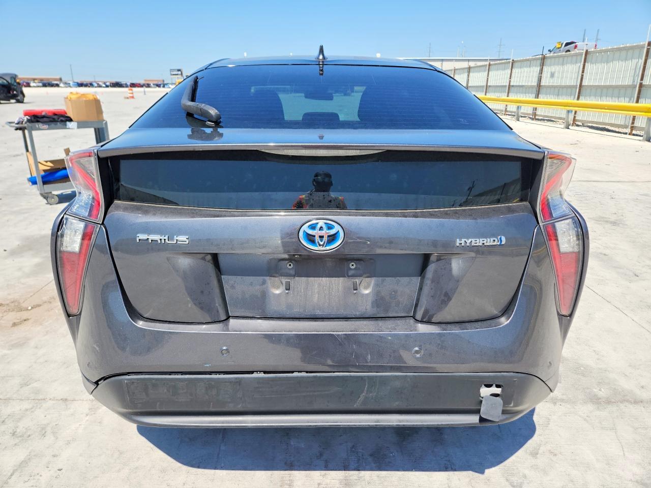 2018 Toyota Prius Two - Фото 6