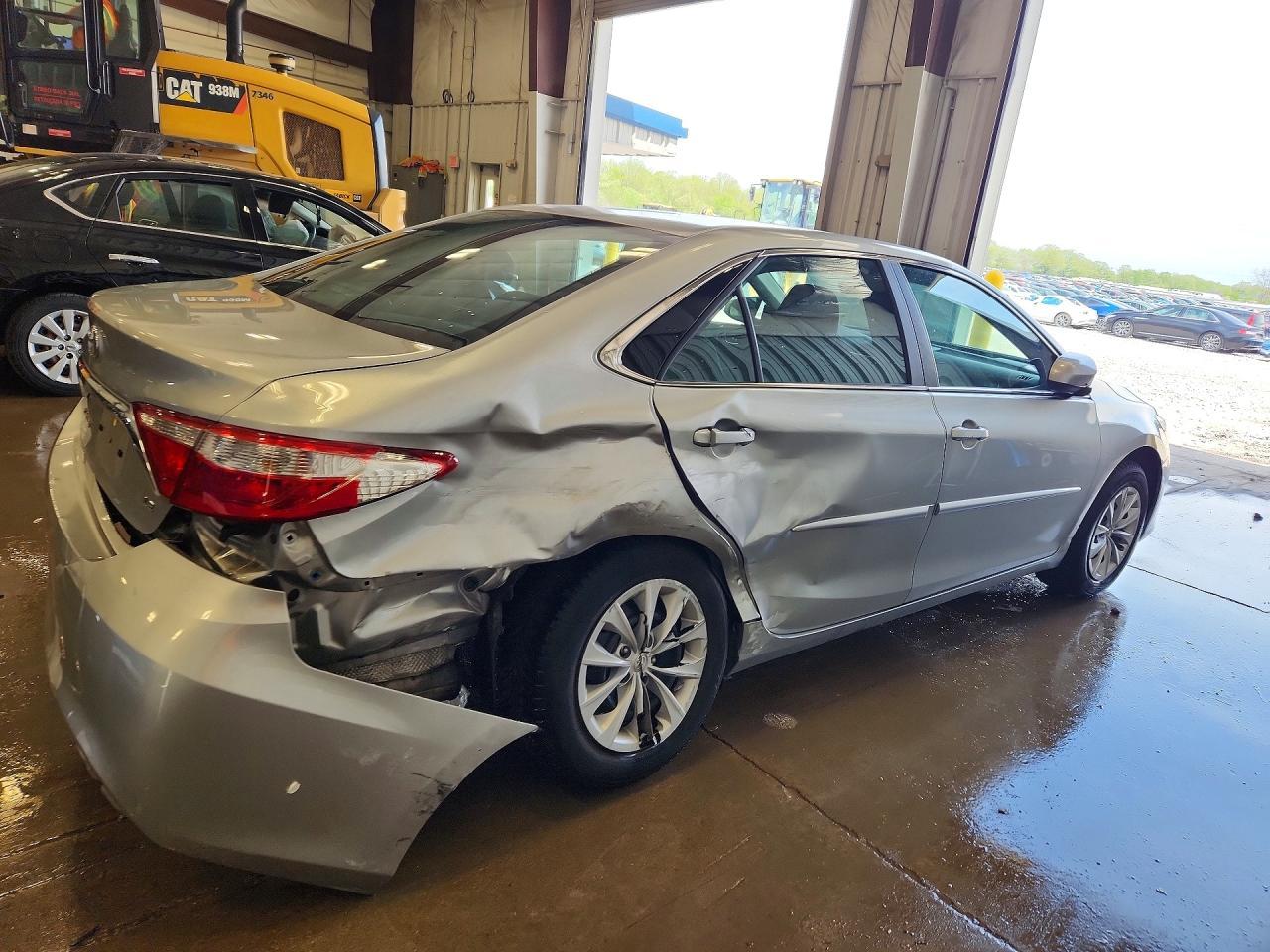 2017 Toyota Camry Le - Фото 3