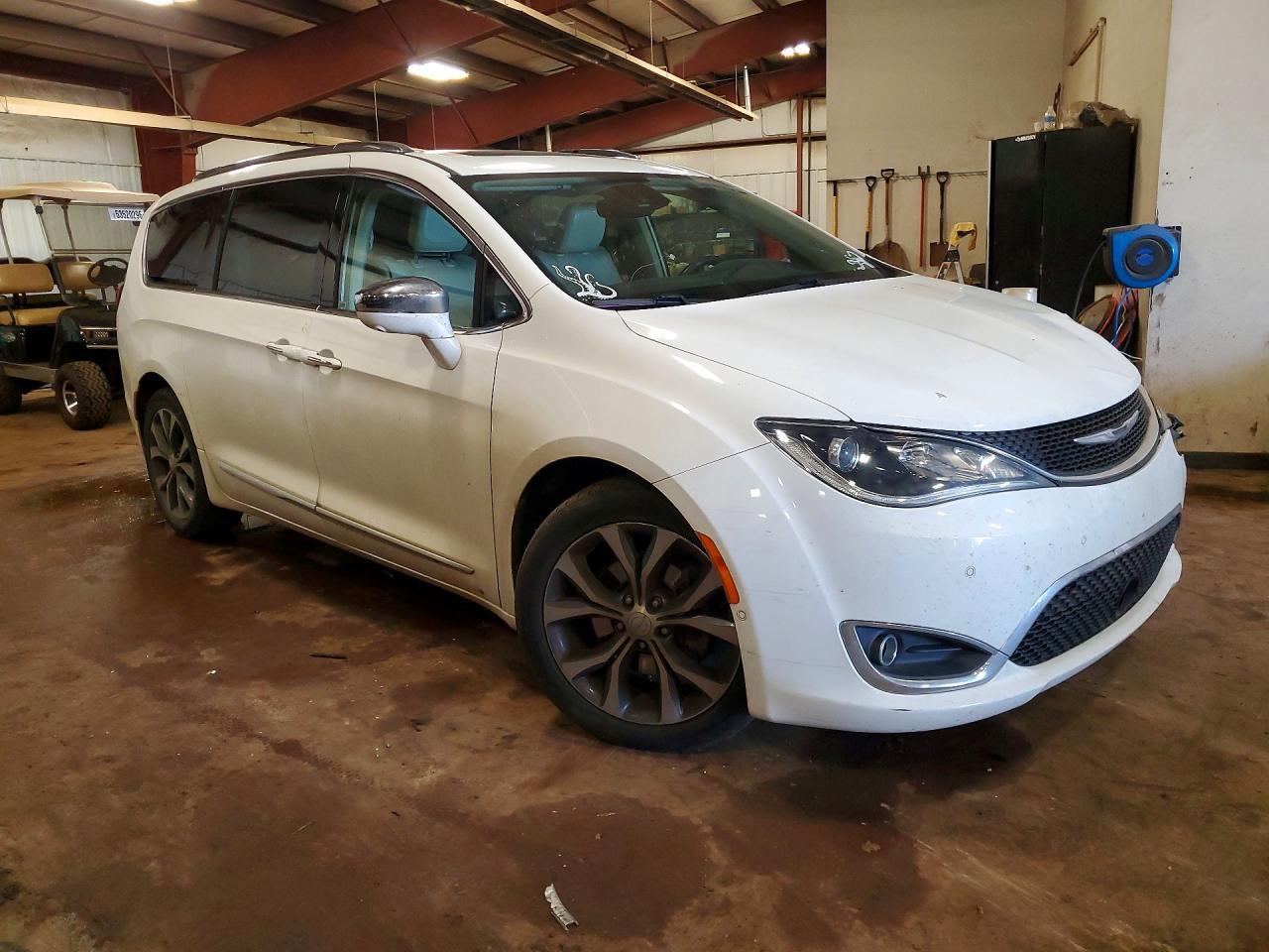 2017 Chrysler Pacifica Limited - Image 4